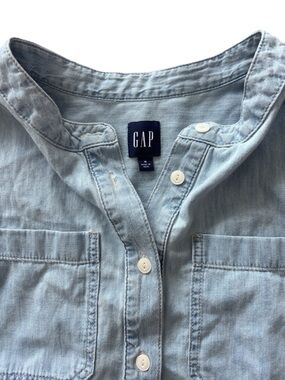GAP Chambray Short Sleeve Top Light Wash Button Front Casual Shirt
